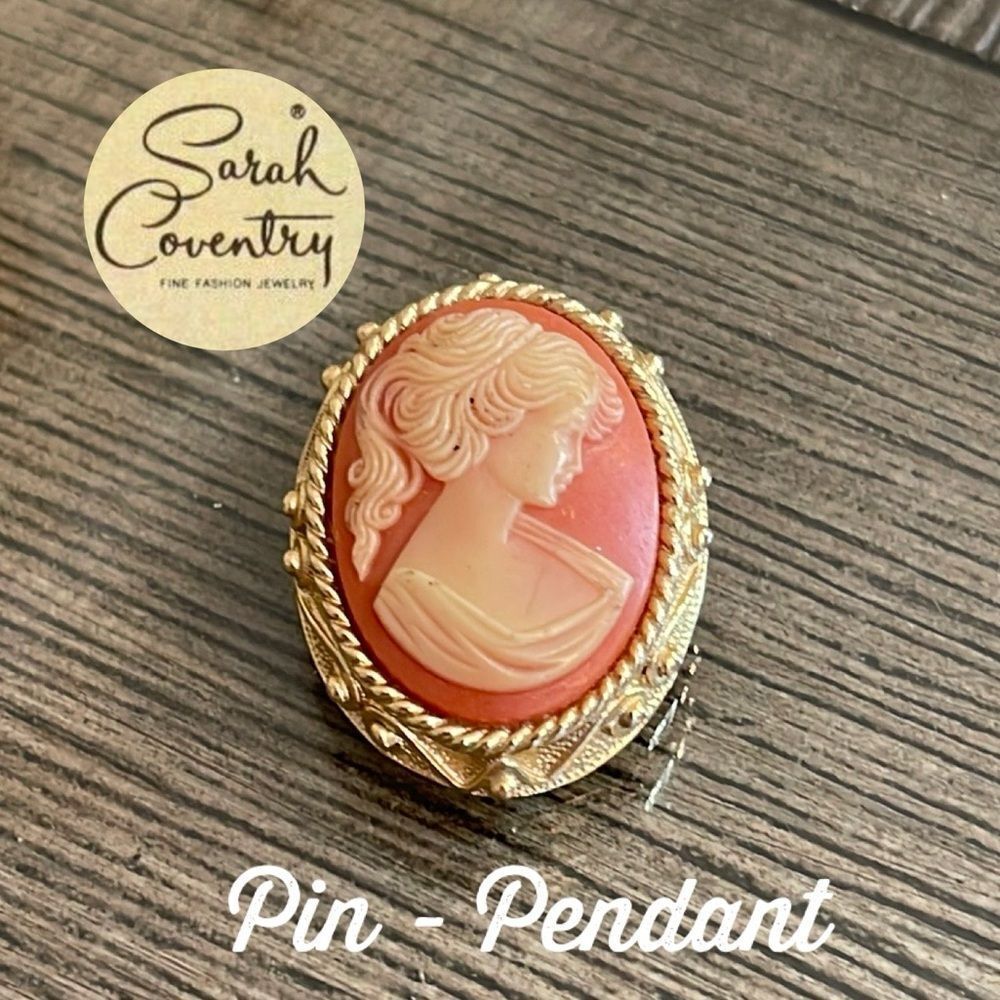 Vintage Sarah Coventry 1971 “Cameo Lady “ Pin / Pendant - Gold-tone